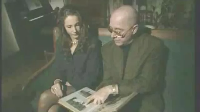 گر fucks در ورزش کثیف در محل گی خارجی سکس کار