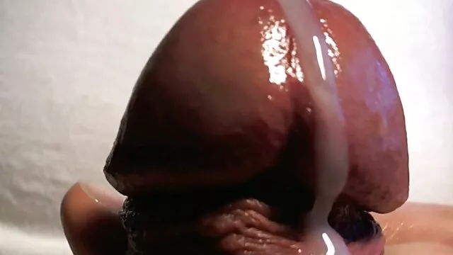 دختر بر روی پله sex گی ها با dildo داغ او