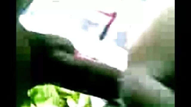 سبزه داغ در گالری گی شهوانی لباس زیر زنانه زیبا سزاوار یک ضربه خوشمزه در دهان