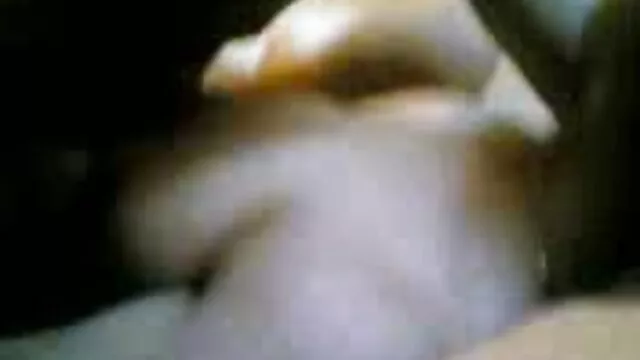 Teases نوک سینه خود را و سپس سکس همجنس پسر می شود